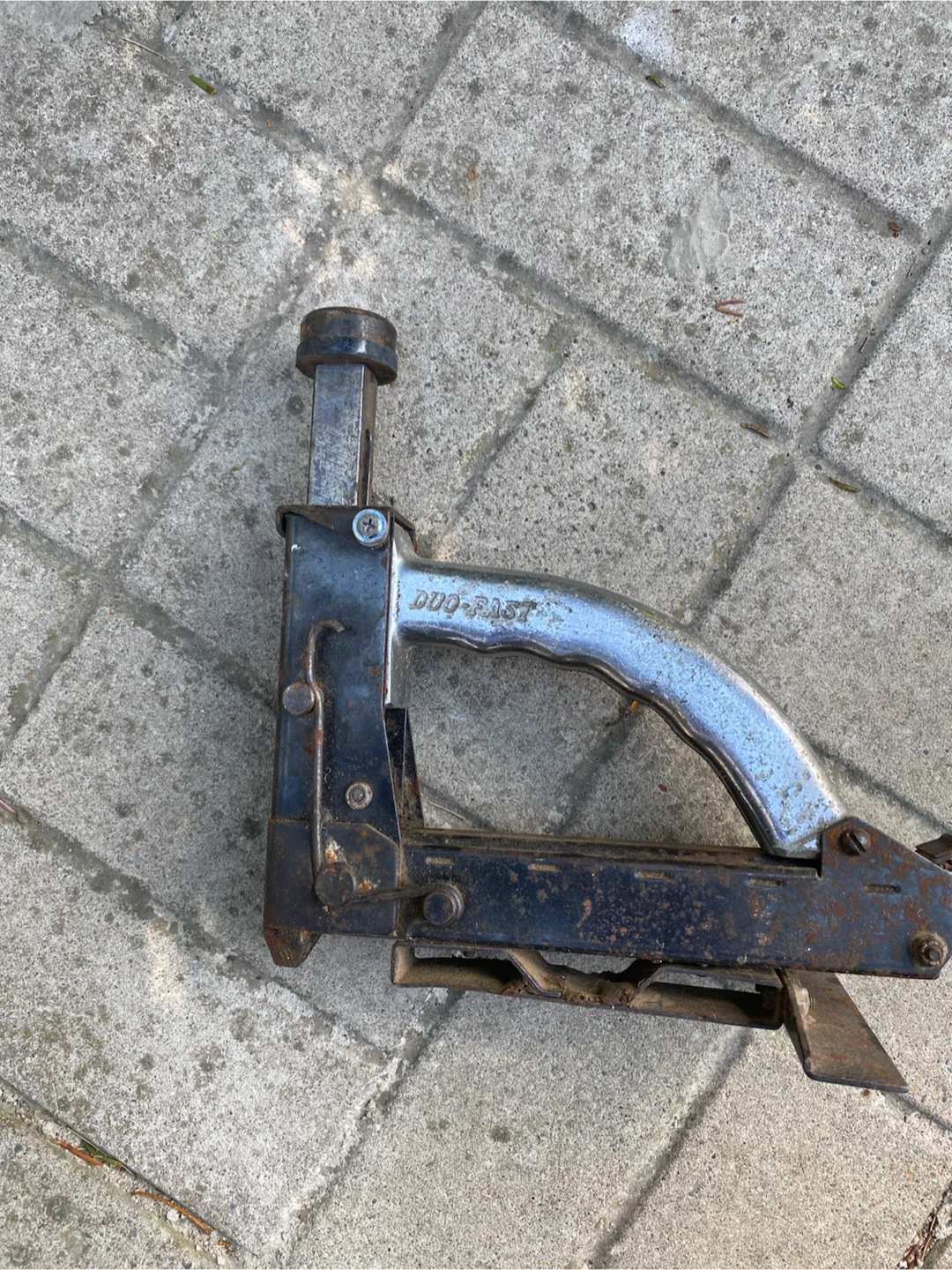 VINTAGE DUO-FAST FLOOR STAPLER - photo 2