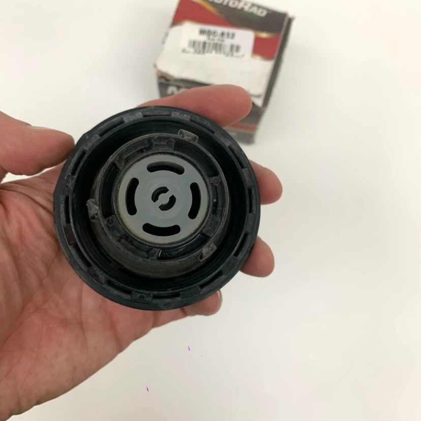 Fuel Gas Cap Replacement Locking Vehicle Cap MotoRad Auto Part - photo 2
