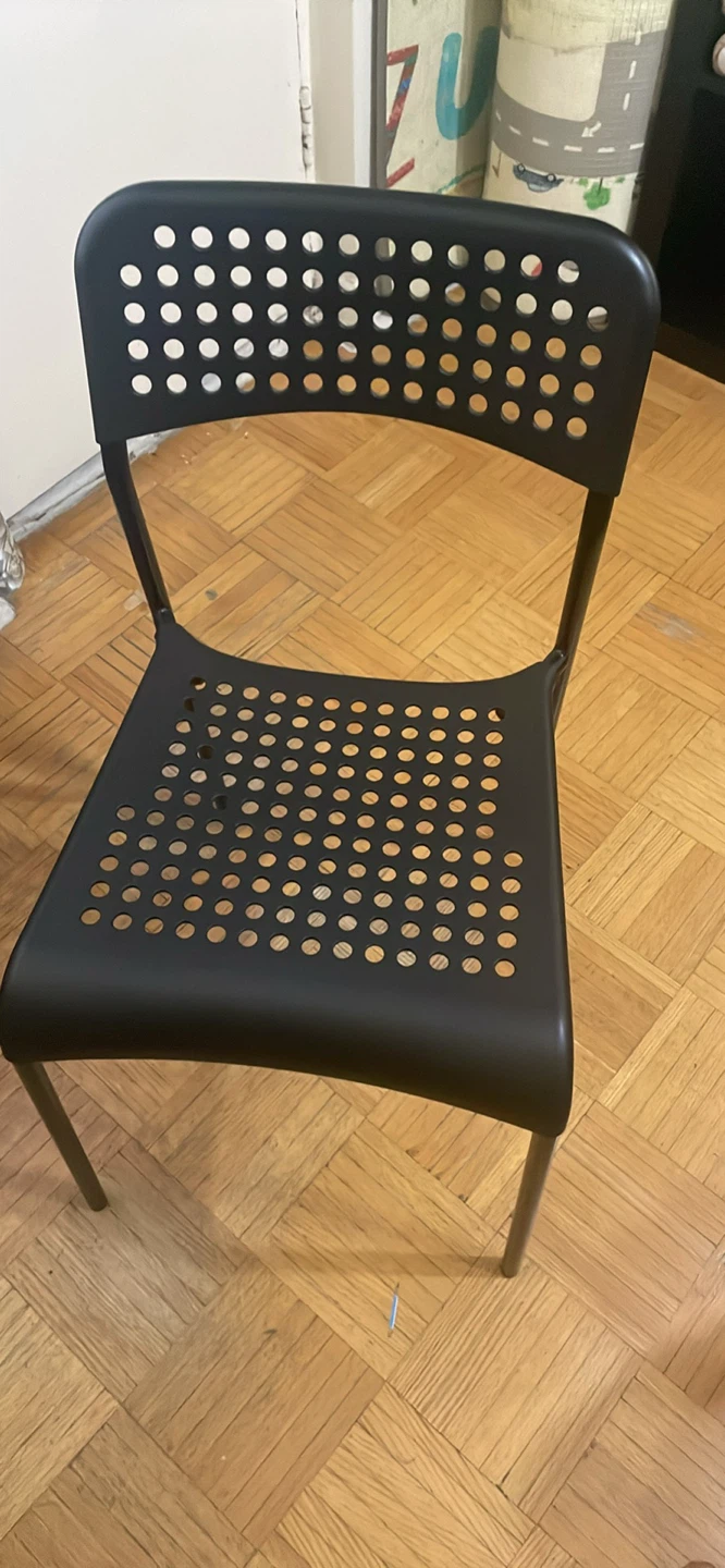 IKEA Dining Table with 4 Chairs – Excellent Condition - photo 3