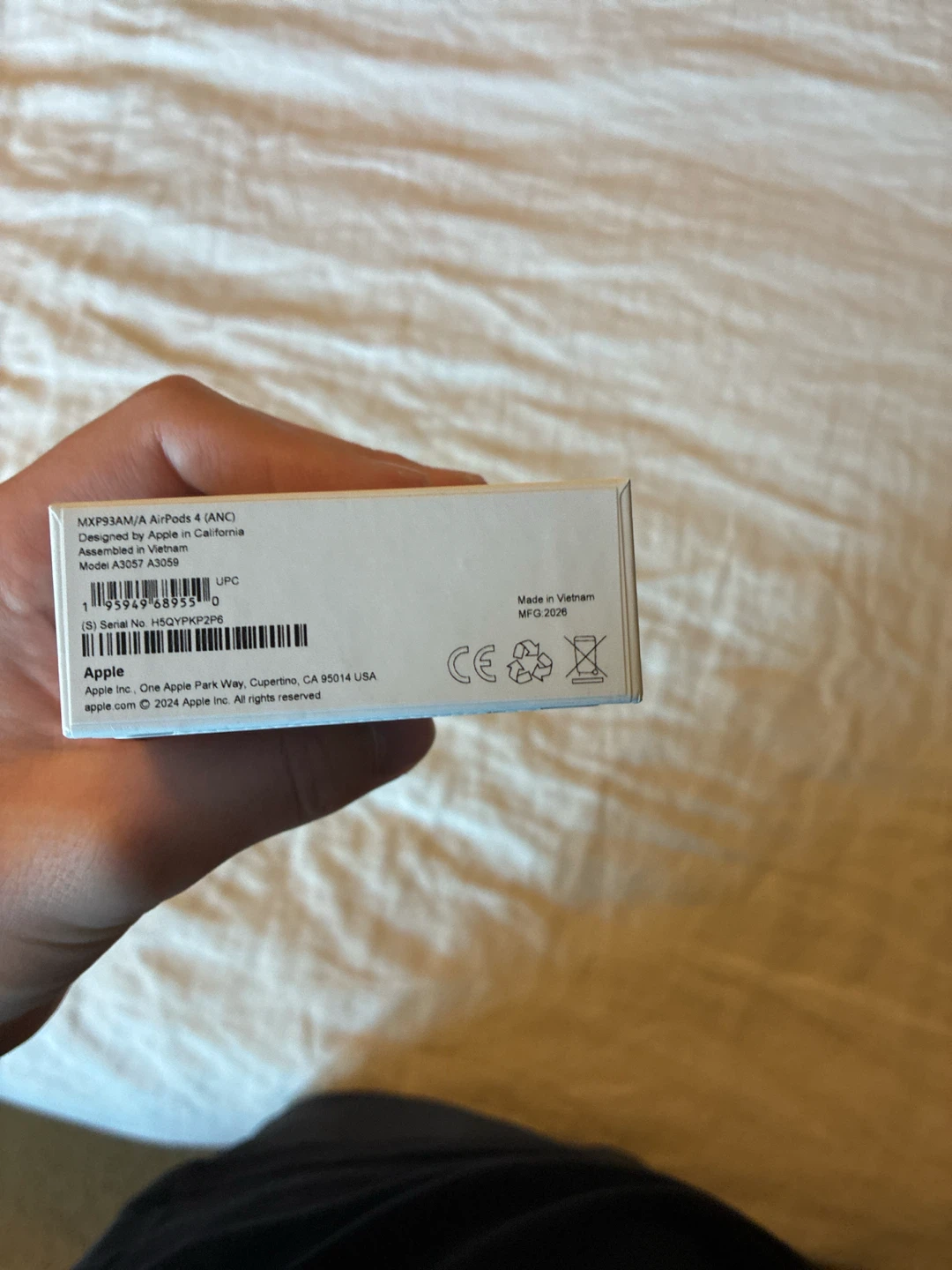 Apple AirPods fours with active noise, cancellation - photo 4