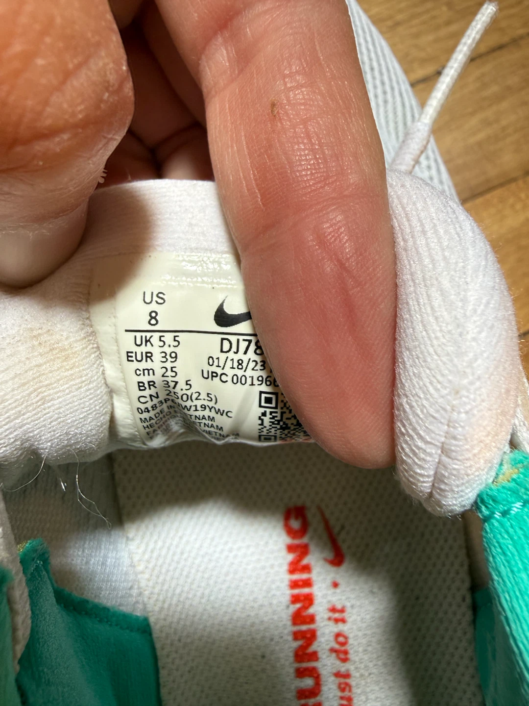 Nike running shoes size 8 - photo 4
