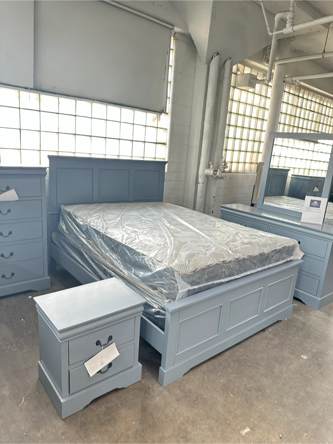 Bed room set bf Mr dr ns