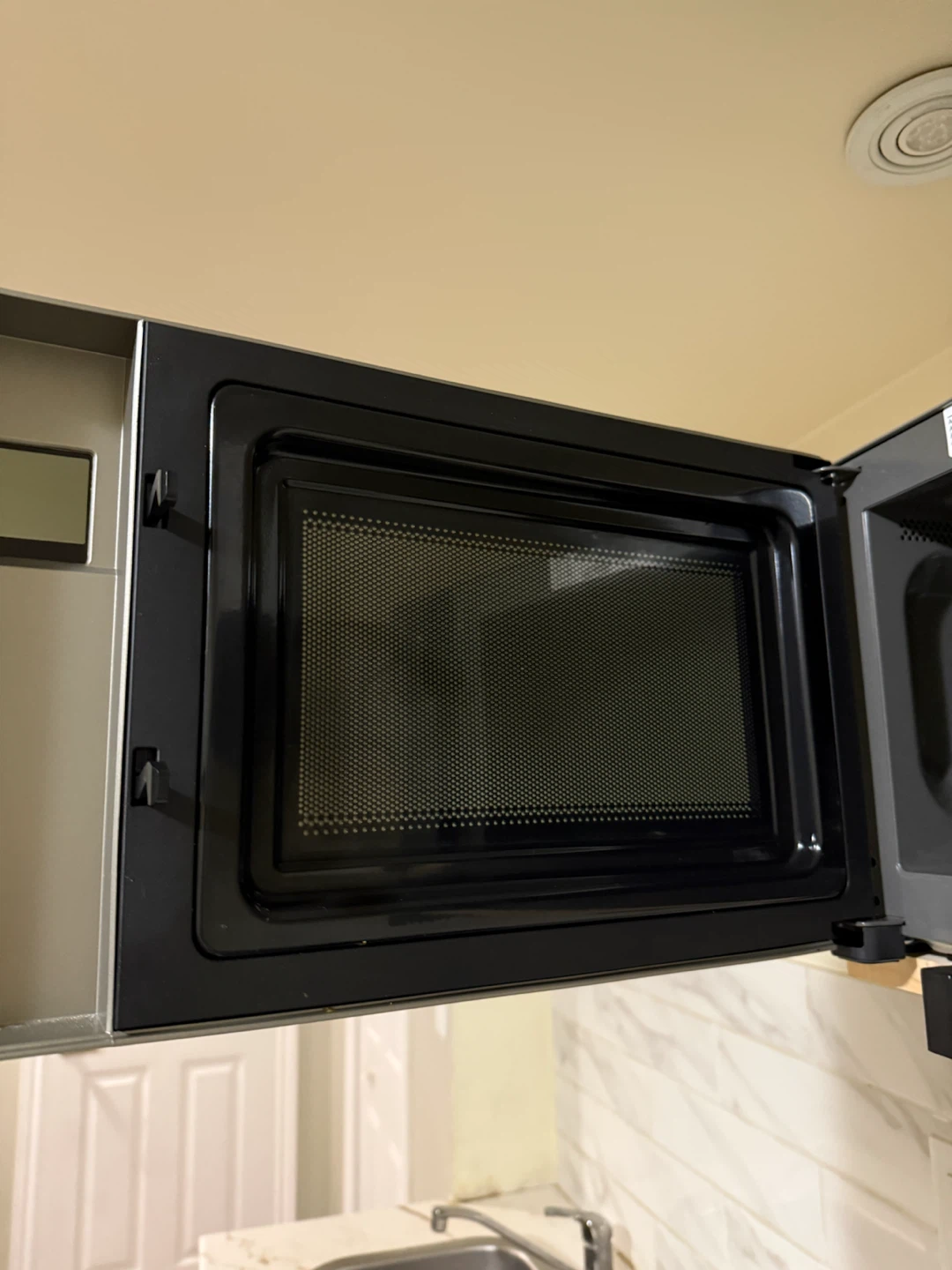 LG Smart Inverter Microwave - photo 3