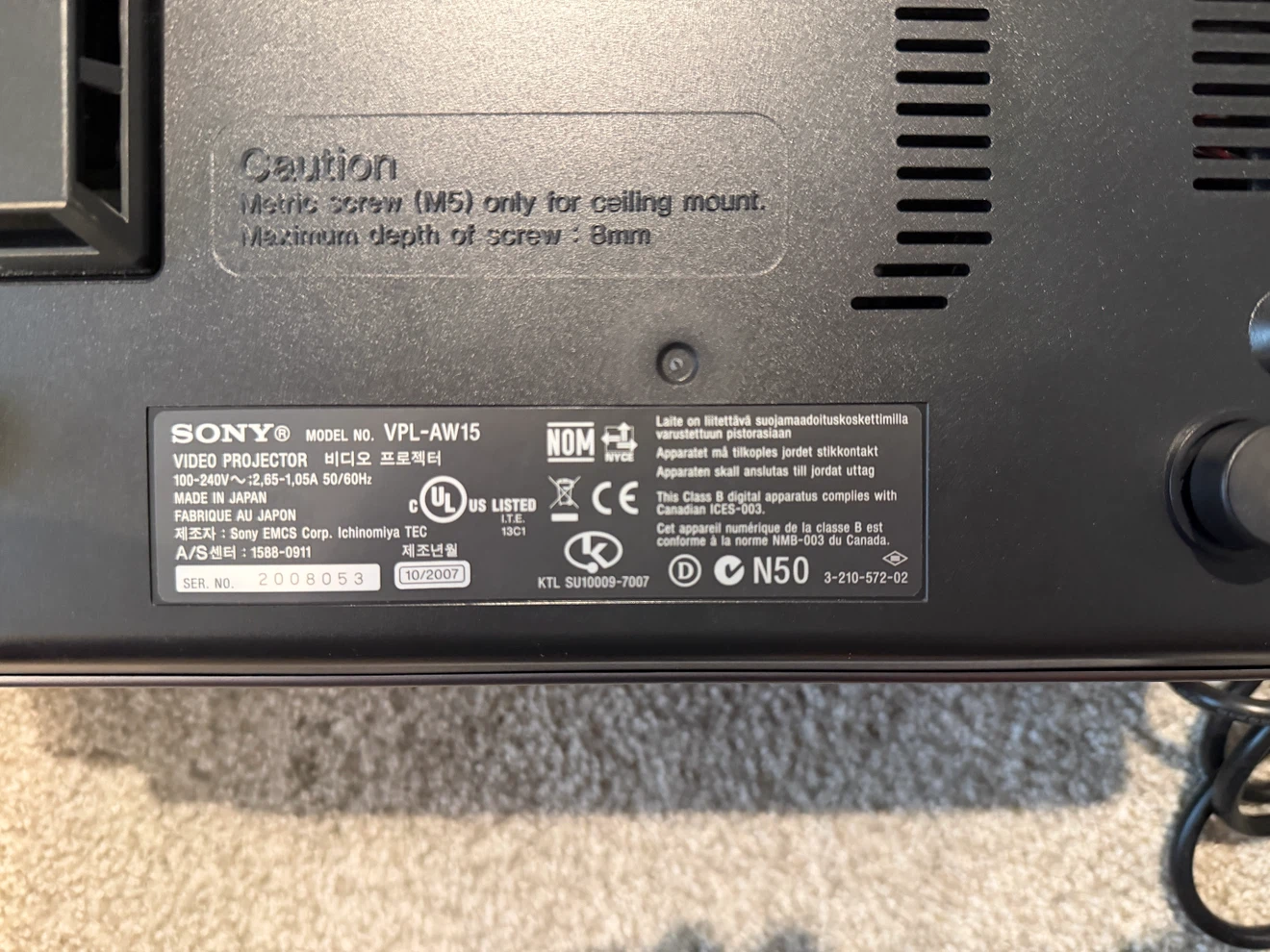 Sony VPL-AW15 Projector - photo 4