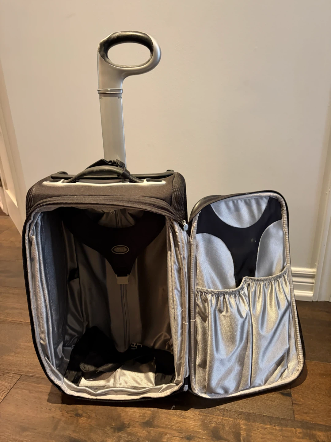 TUMI T3 22” Transporter Carry On Rolling Suitcase - photo 3