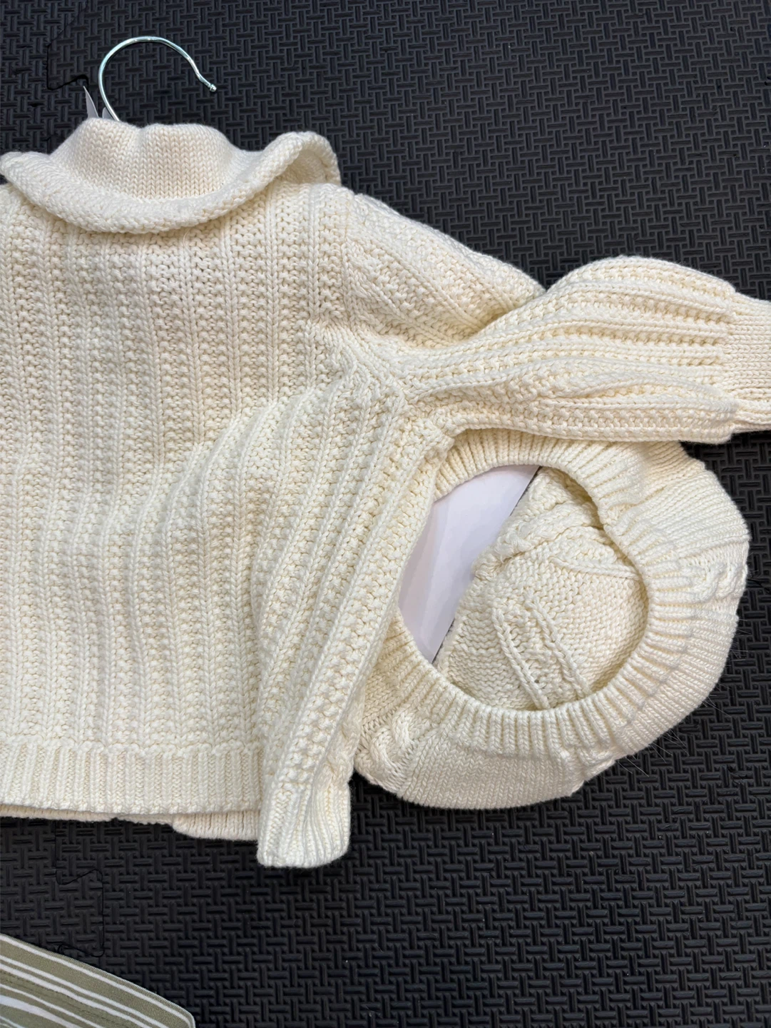 Rachel Zoe Baby Cardigan and Hat Set - photo 4