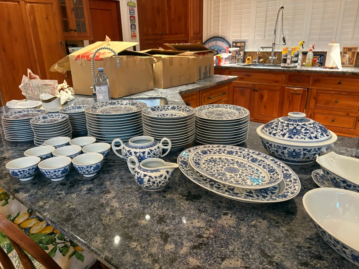 70-Piece Jingdezhen Blue & White Dinner Service Near-Set for 12 - photo 5
