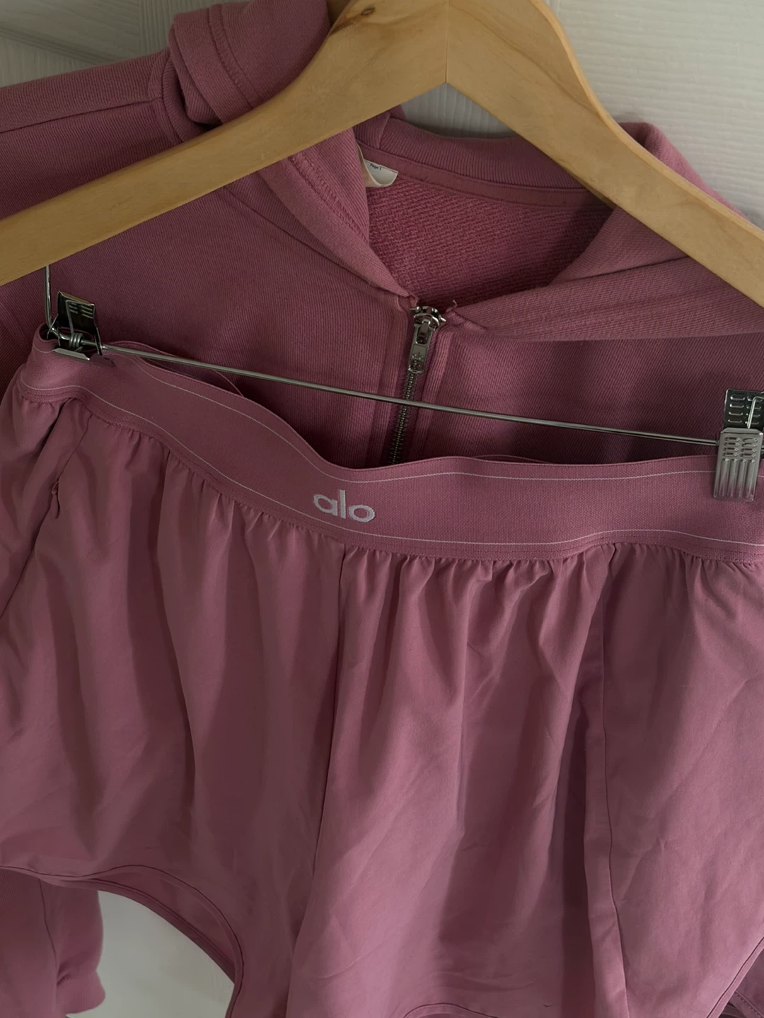 Alo Yoga Pink Cropped Zip-Up Hoodie and Shorts Set - photo 3