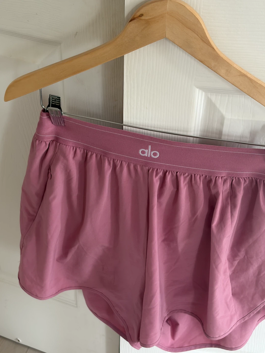 Alo Yoga Pink Cropped Zip-Up Hoodie and Shorts Set - photo 5