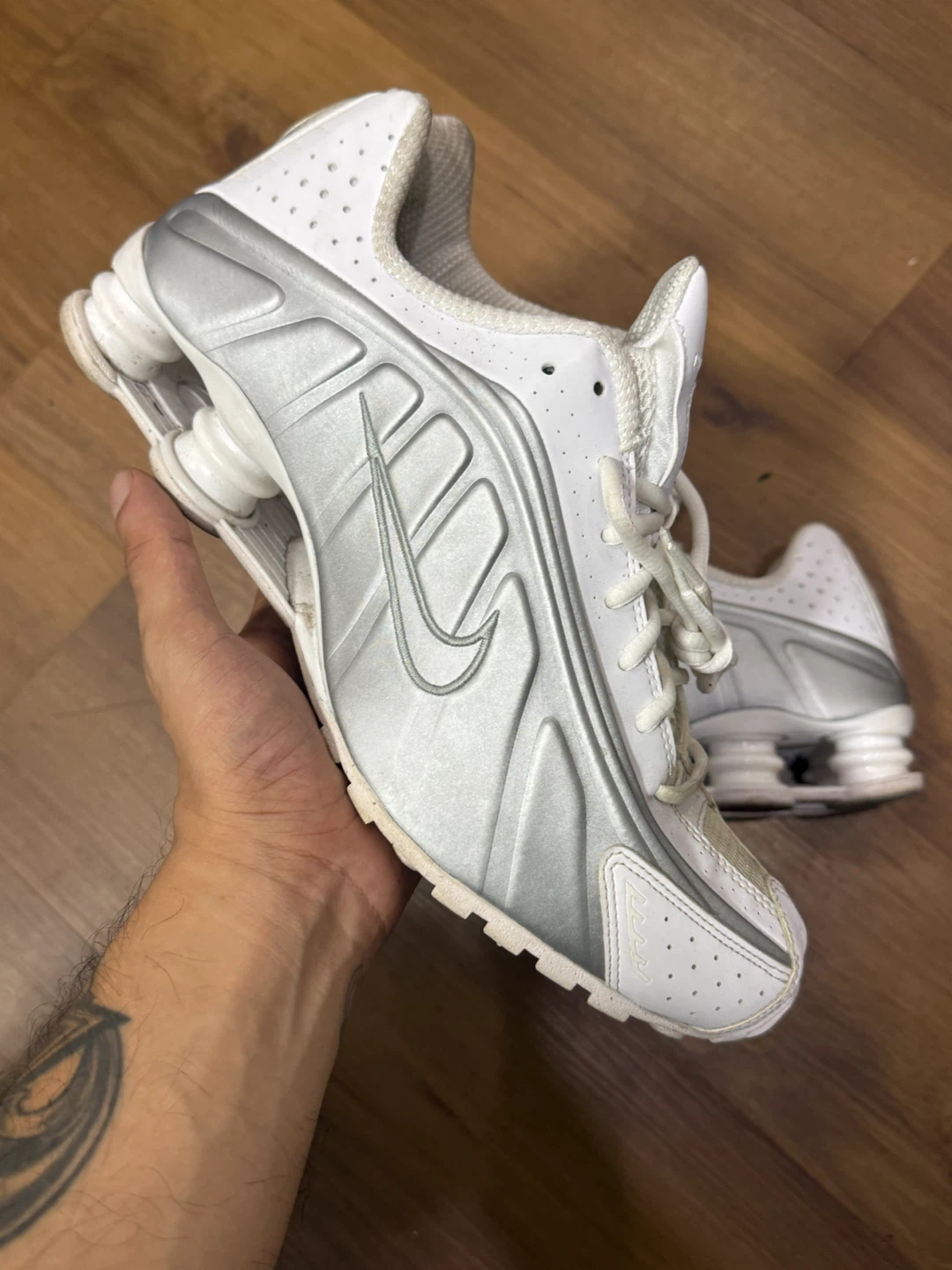 Size 11.5 - Nike Shox R4 White Metallic W