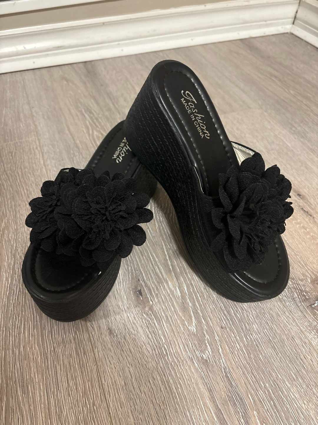 Black Wedge Sandals with Flower Detail - photo 2