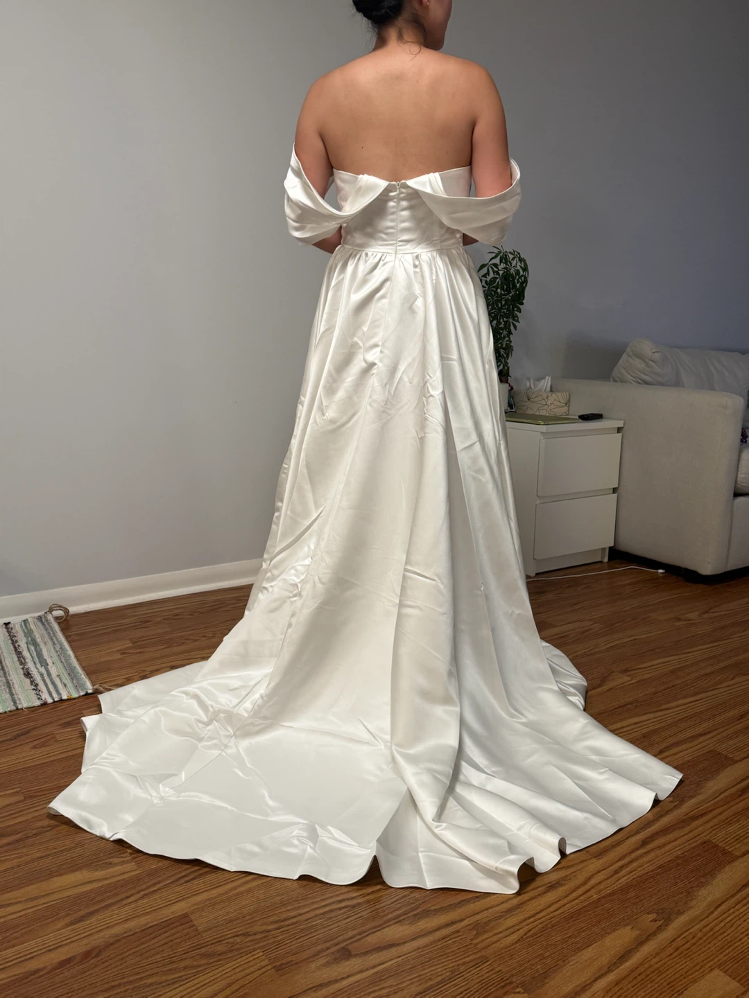 Off-the-shoulder satin wedding dress - photo 4