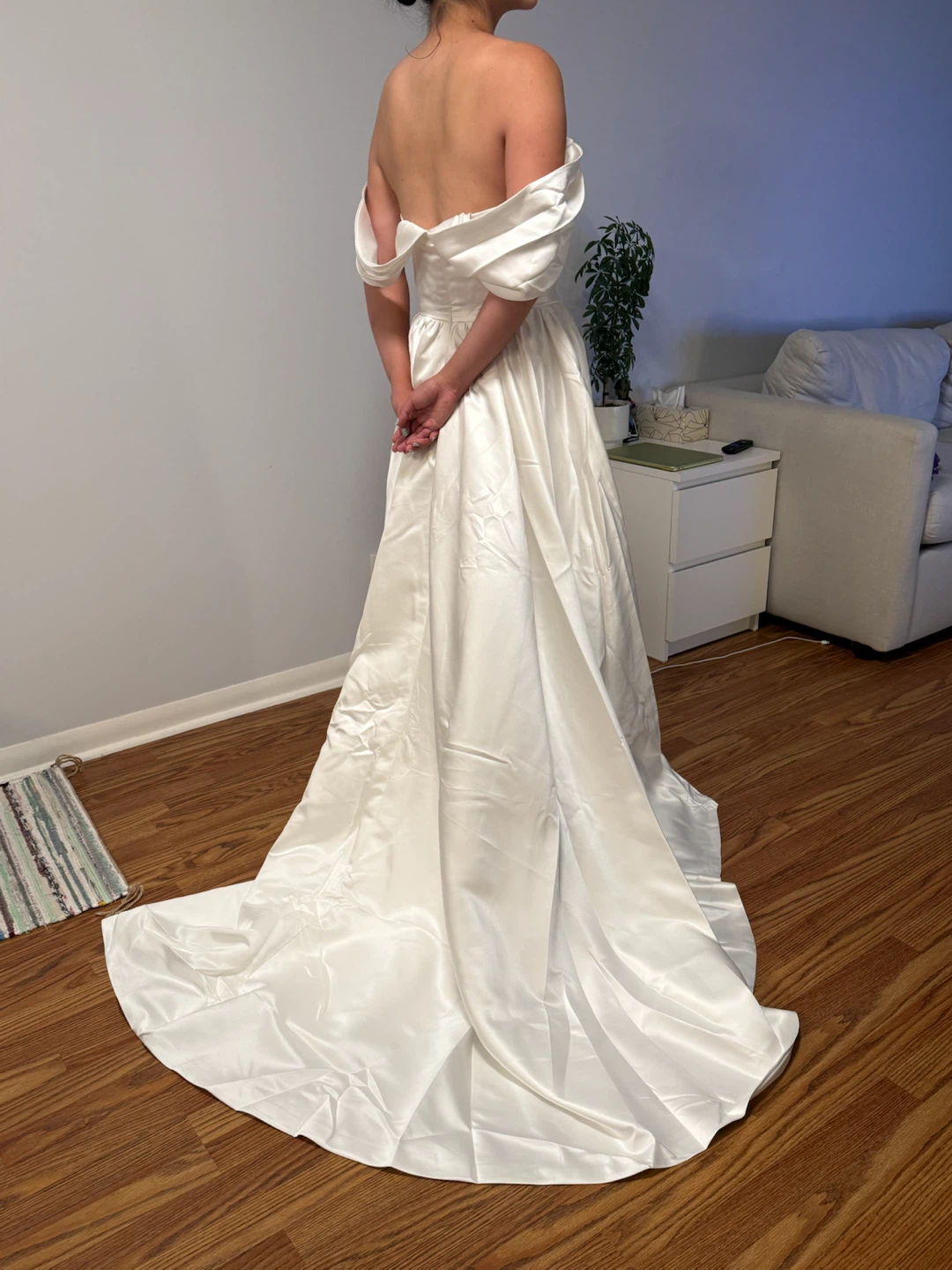 Off-the-shoulder satin wedding dress - photo 5