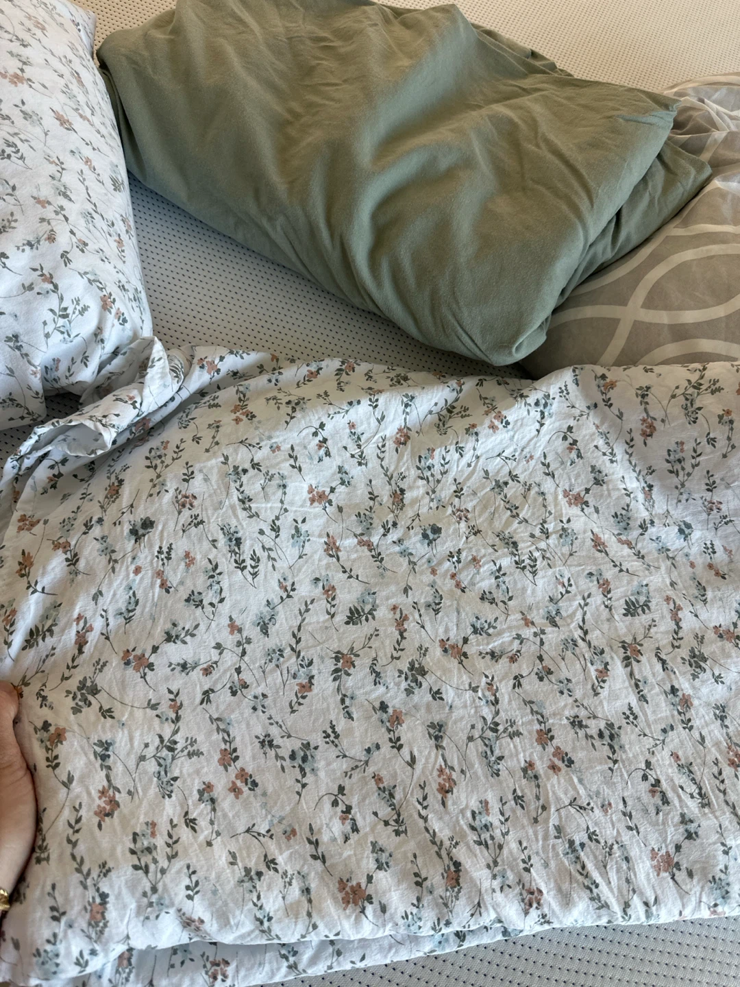 FREE queen Bed sheets - fitted and flat sheets - photo 3
