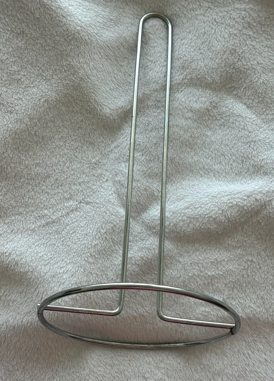 Metal paper towel holder