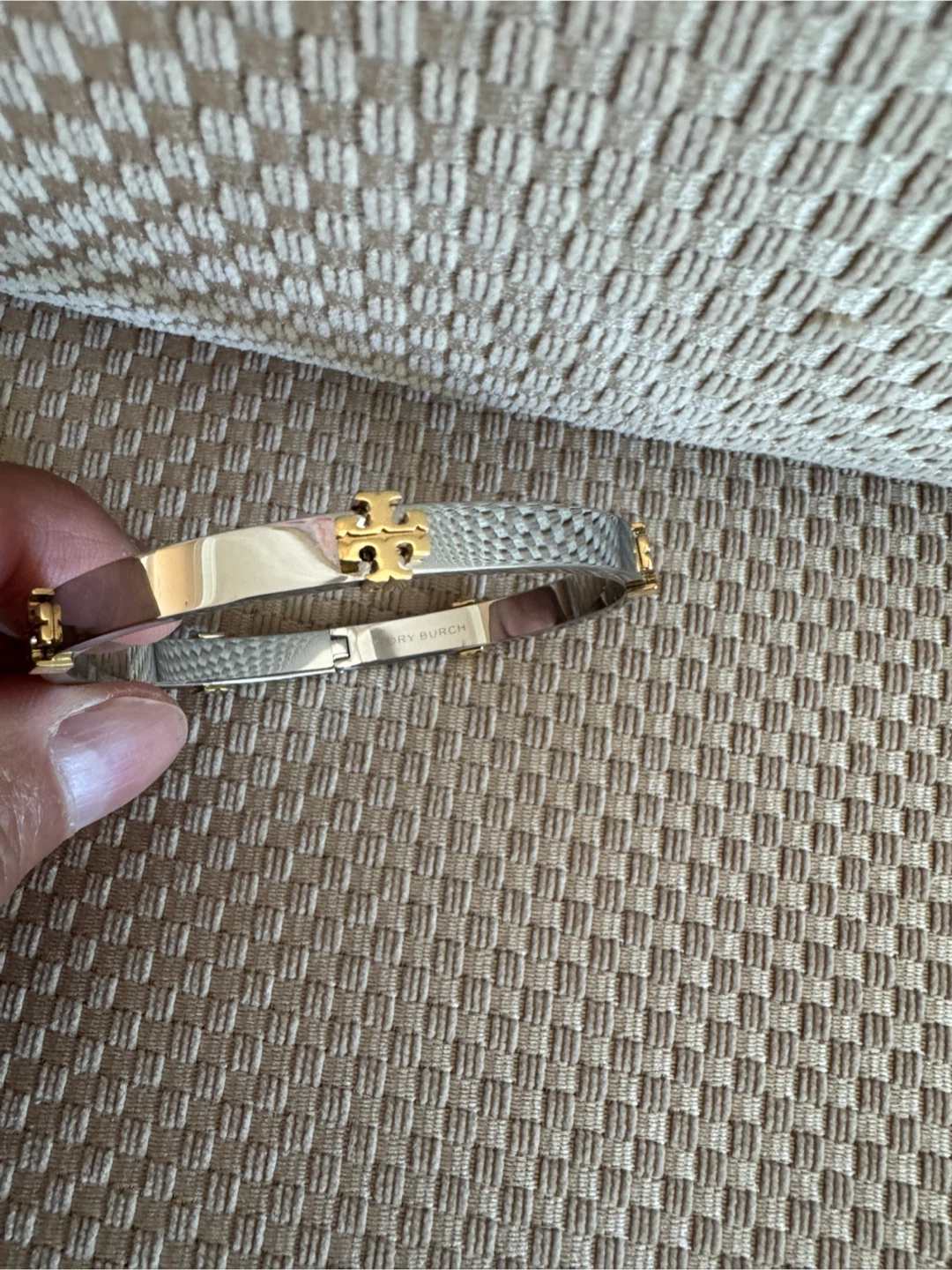 TORY BURCH ICON HINGE BRACELET - photo 2