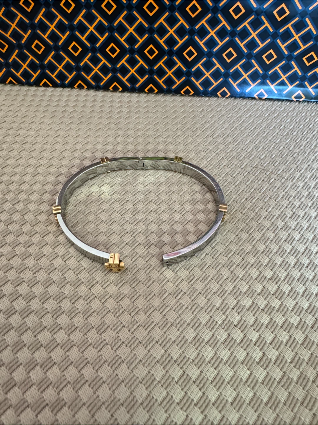 TORY BURCH ICON HINGE BRACELET - photo 3