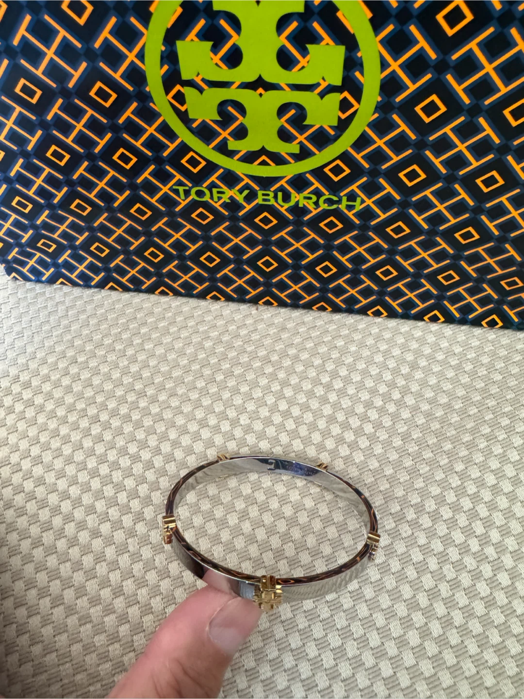 TORY BURCH ICON HINGE BRACELET - photo 4