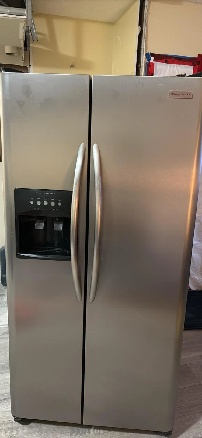 Fridgedaire two door fridge - photo 2