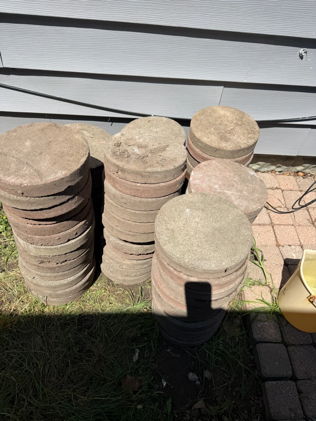 Round Concrete Pavers - Garden Stepping Stones