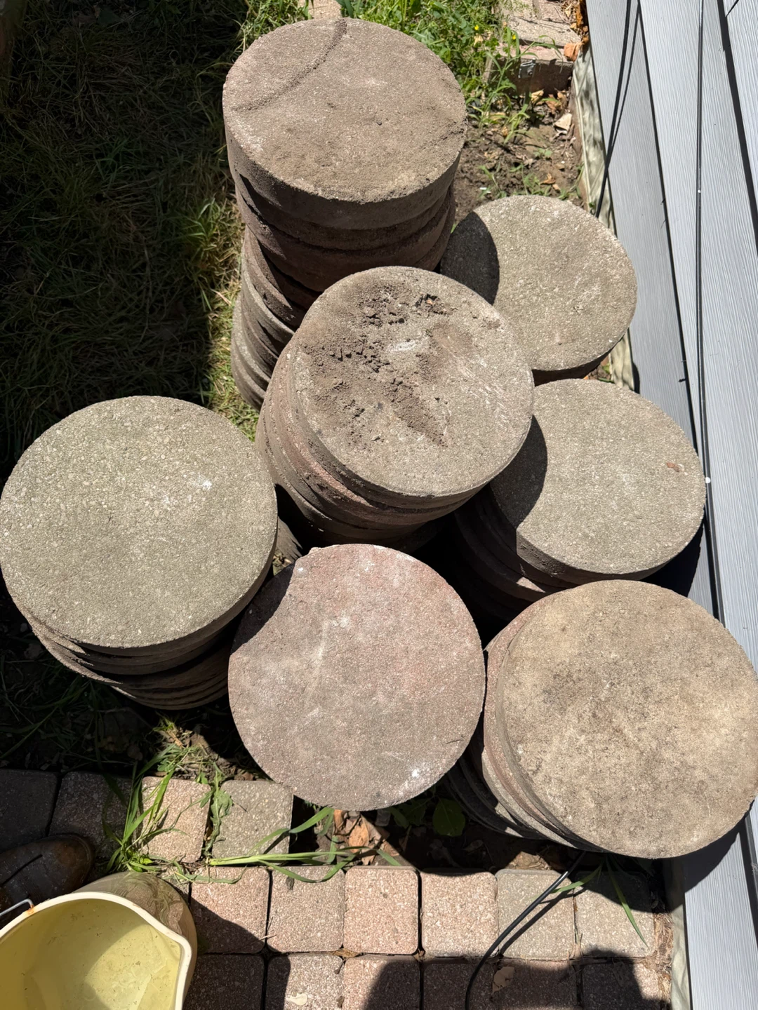 Round Concrete Pavers - Garden Stepping Stones - photo 3