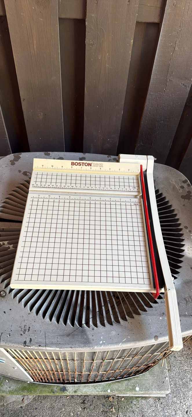 Paper cutter