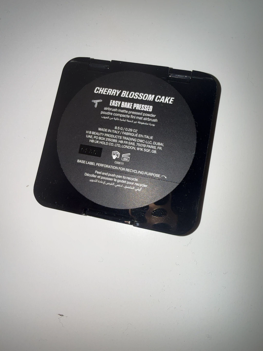 Huda Beauty Cherry Blossom Cake Easy Bake Pressed Powder - photo 3