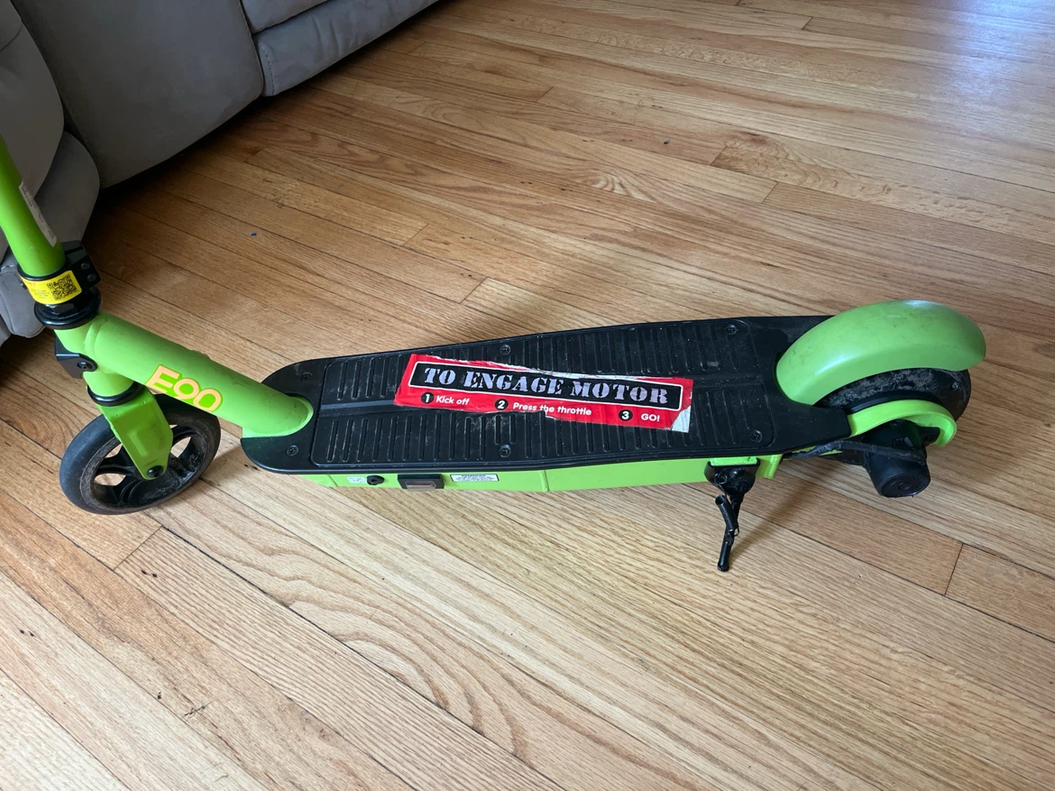 Razor E200 Electric Scooter - photo 2