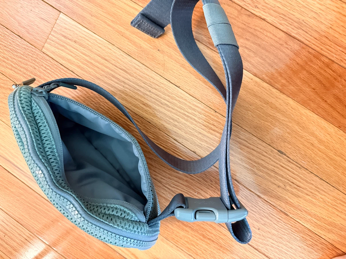 Lululemon Everywhere Belt Bag - photo 3