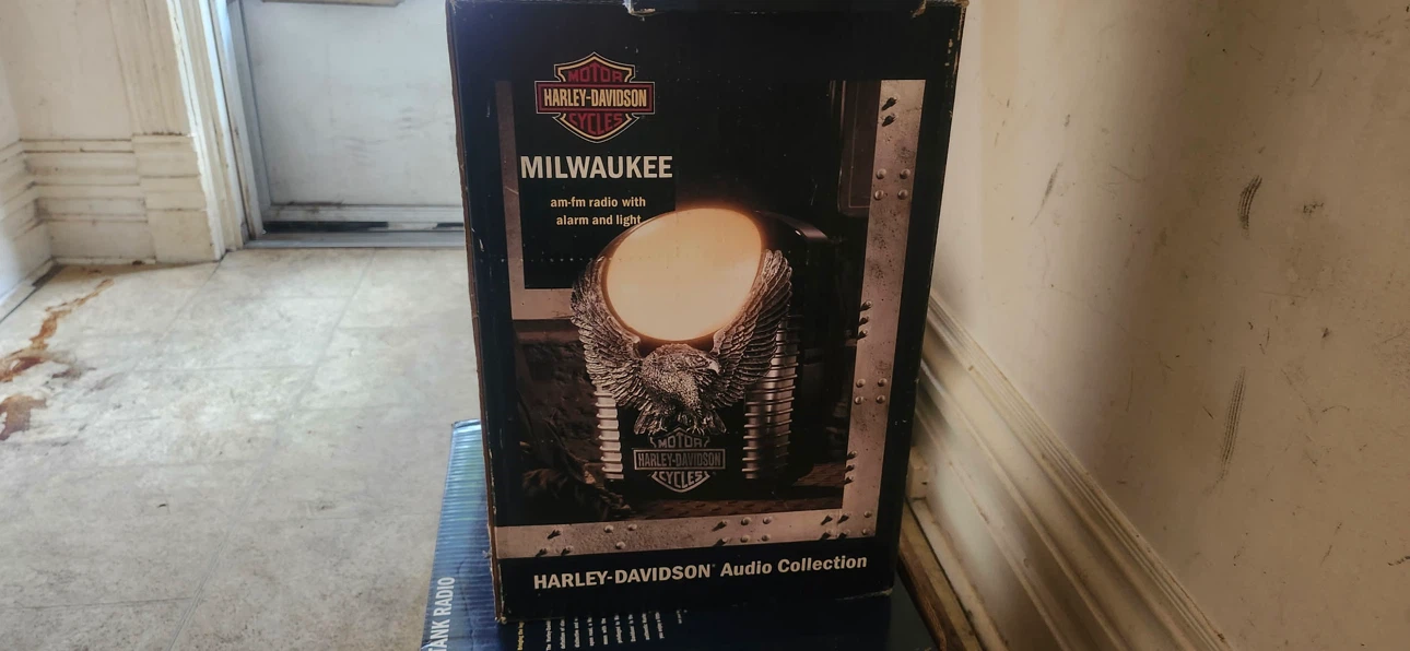 Harley-Davidson "Milwaukee" AM/FM Radio with Alarm and Light