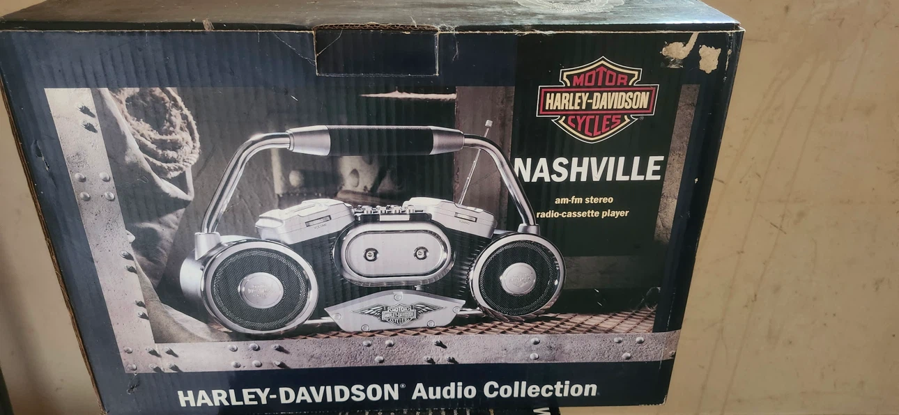 Harley-Davidson "Milwaukee" AM/FM Radio with Alarm and Light - photo 2