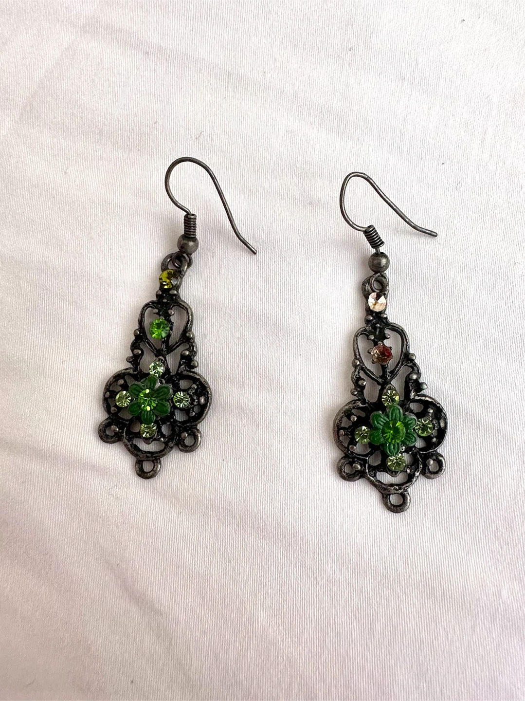 Pendant necklace and assorted dangle earrings - photo 3