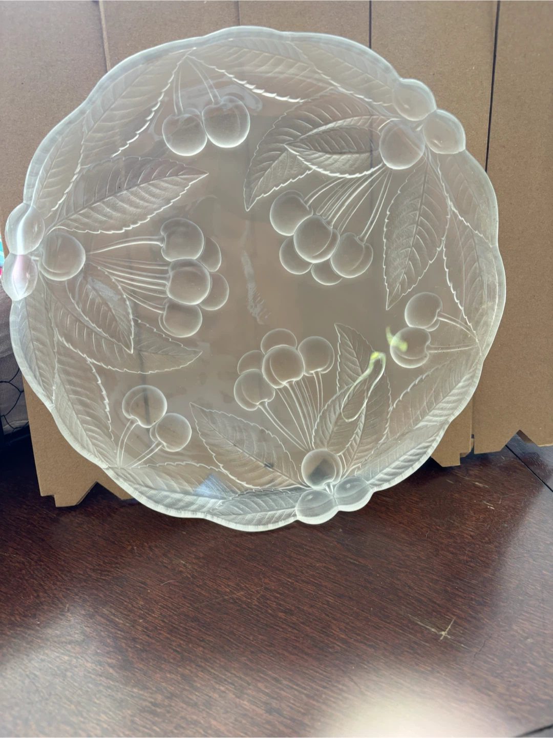 5 Decorative Glass Plates & 1 black plastic plate - photo 2