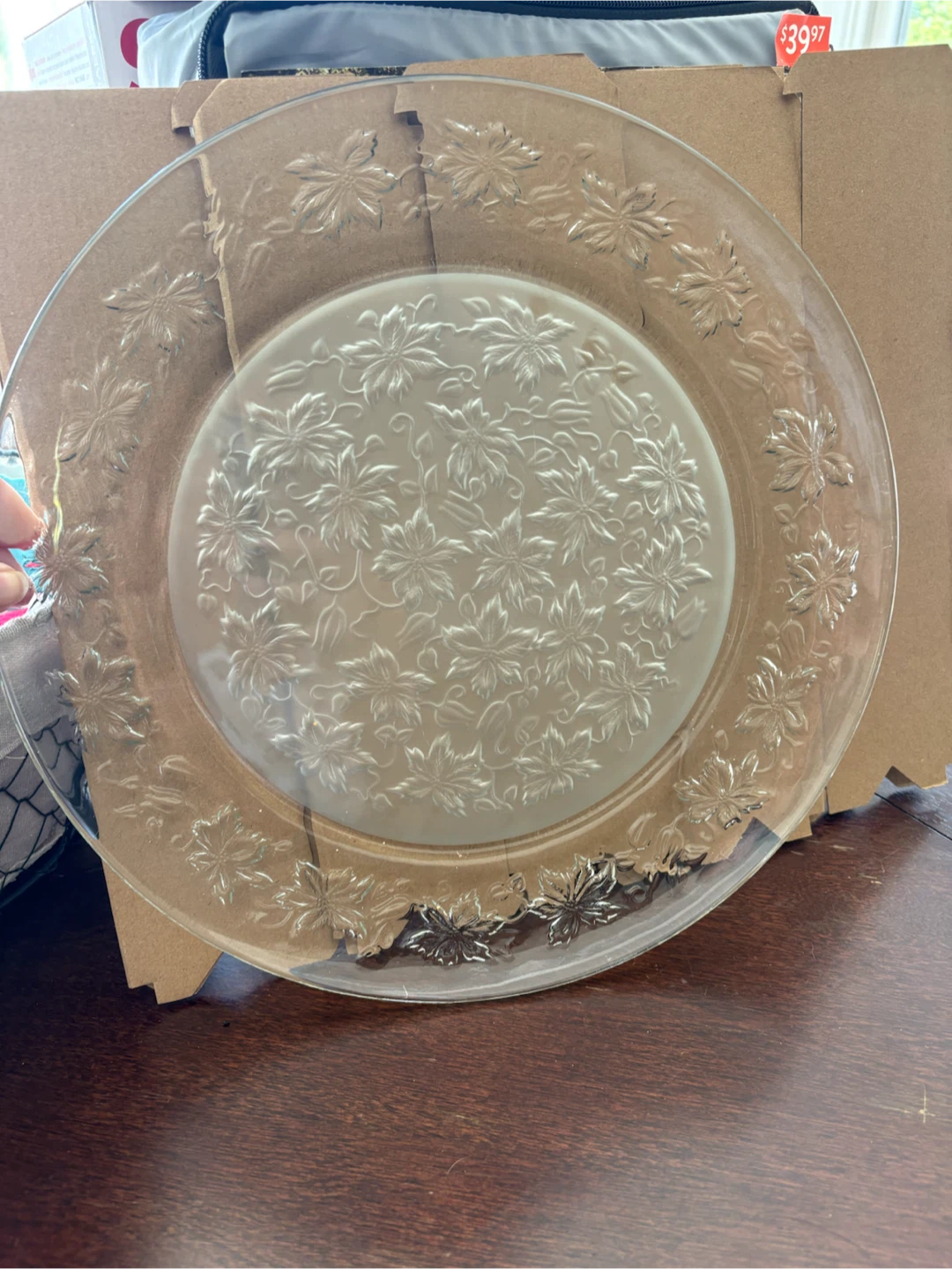 5 Decorative Glass Plates & 1 black plastic plate - photo 4