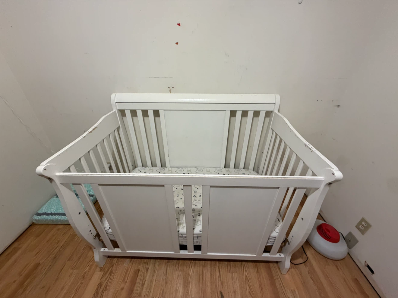White baby crib and sheet protectors