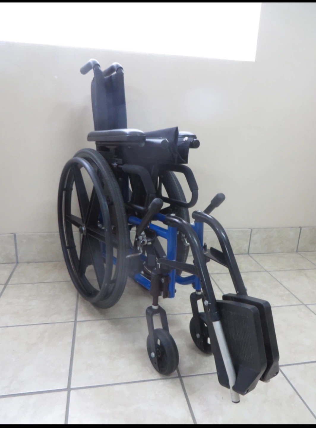 Foldable Wheelchair - photo 2