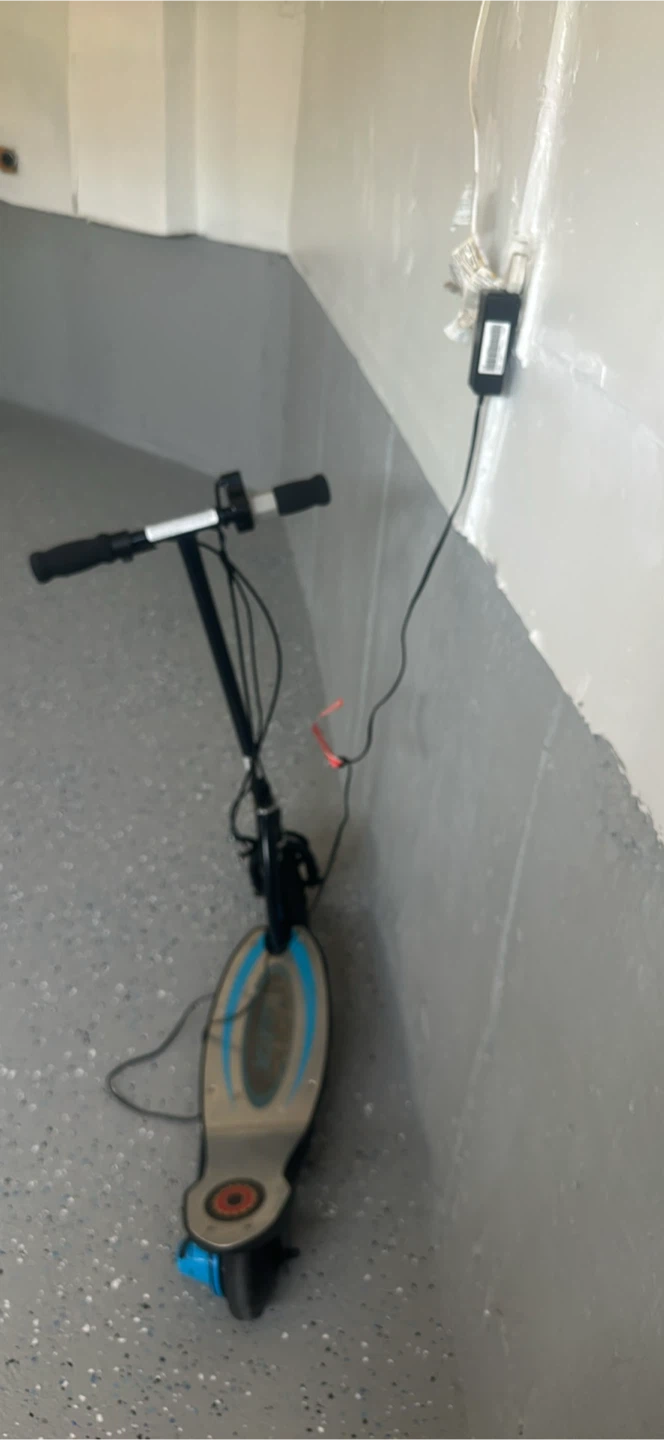 Razor E100 Electric Scooter (Working) - photo 2