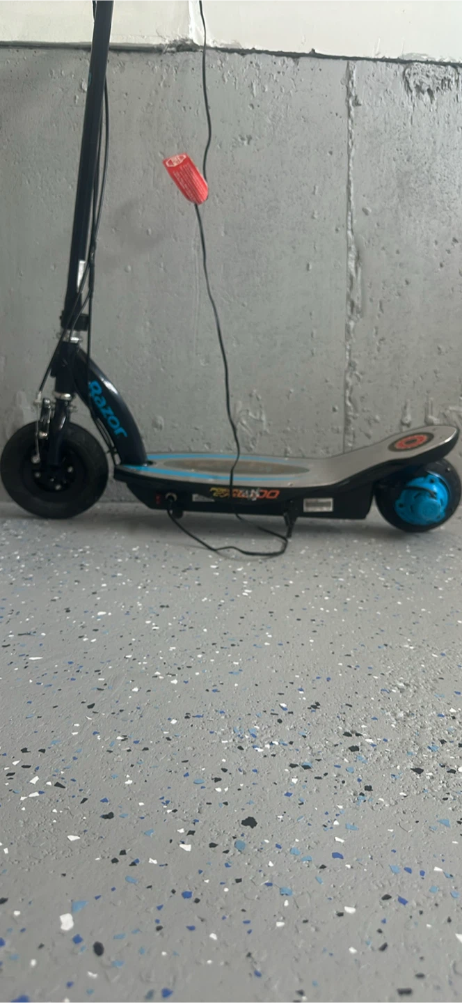 Razor E100 Electric Scooter (Working)
