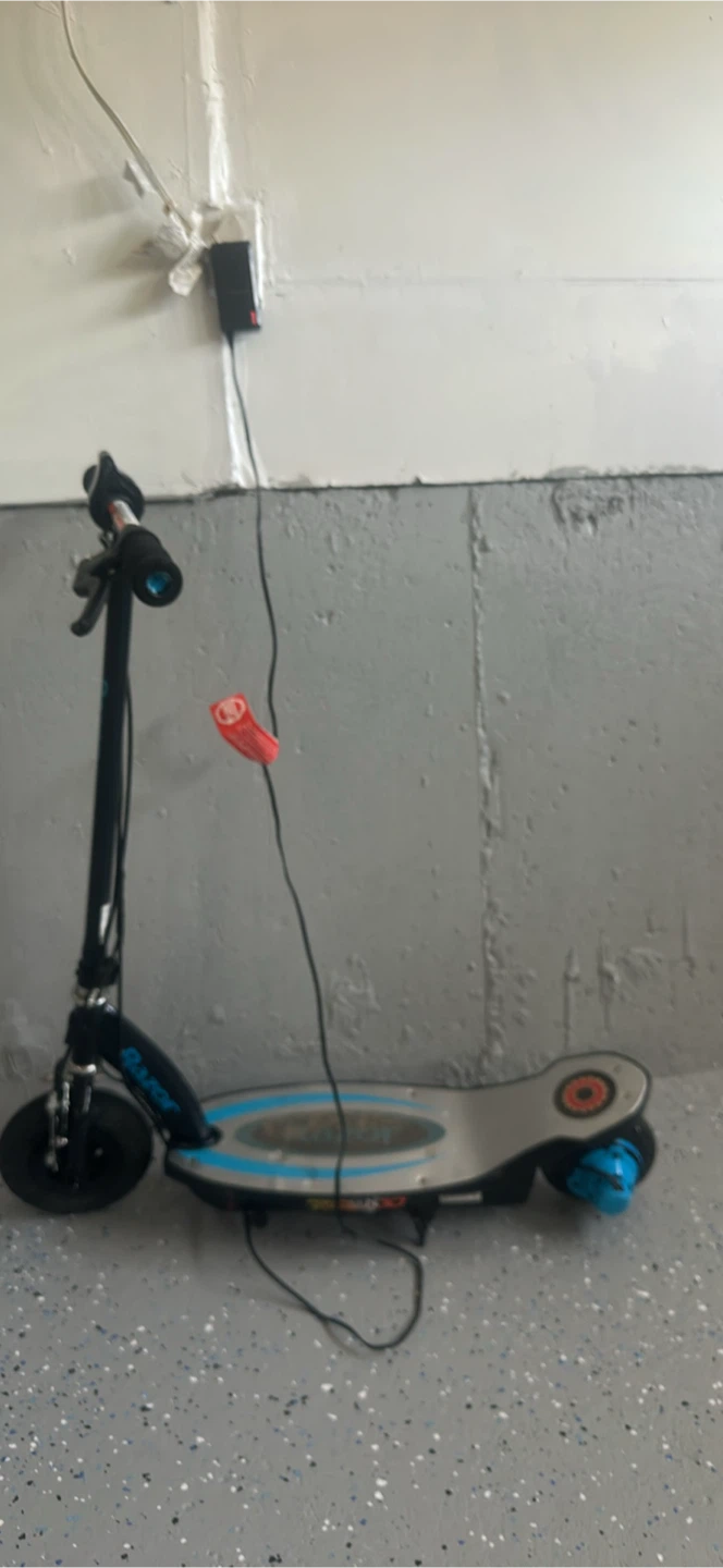 Razor E100 Electric Scooter (Working) - photo 3