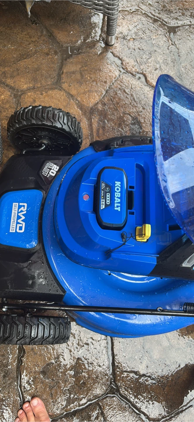 Tondeuse à batterie Kobalt neuf 600$ plus taxes