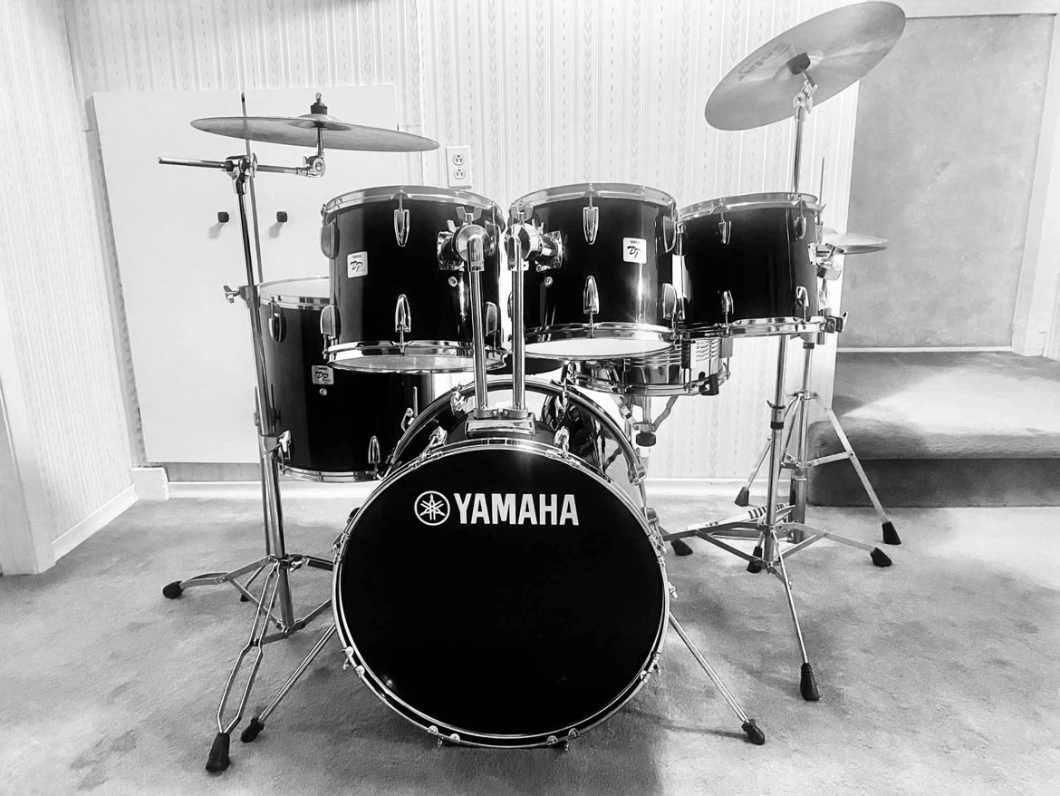 Yamaha Drum Kit with Sabian & Solar Cymbals - photo 2