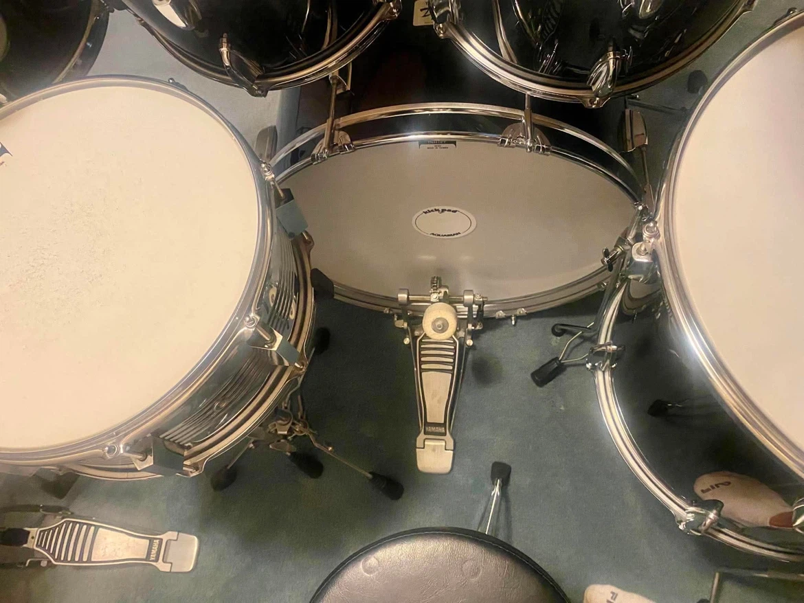 Yamaha Drum Kit with Sabian & Solar Cymbals - photo 3