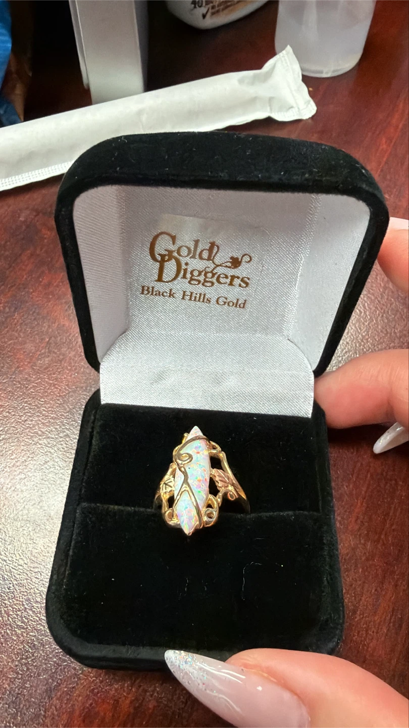 Black Hills Gold Ladies Ring w Opal size 7 - photo 3