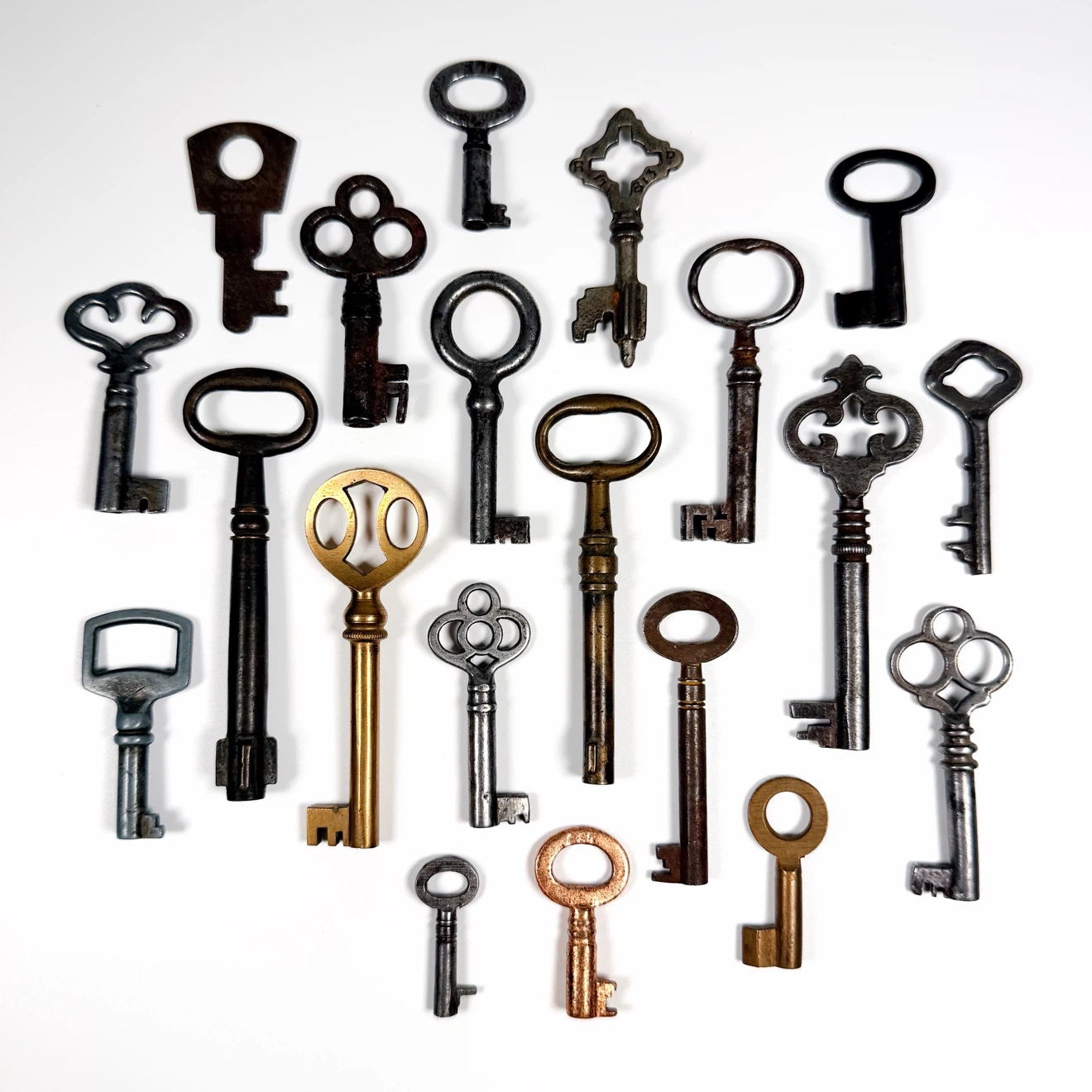 20x Vintage Skeleton Keys