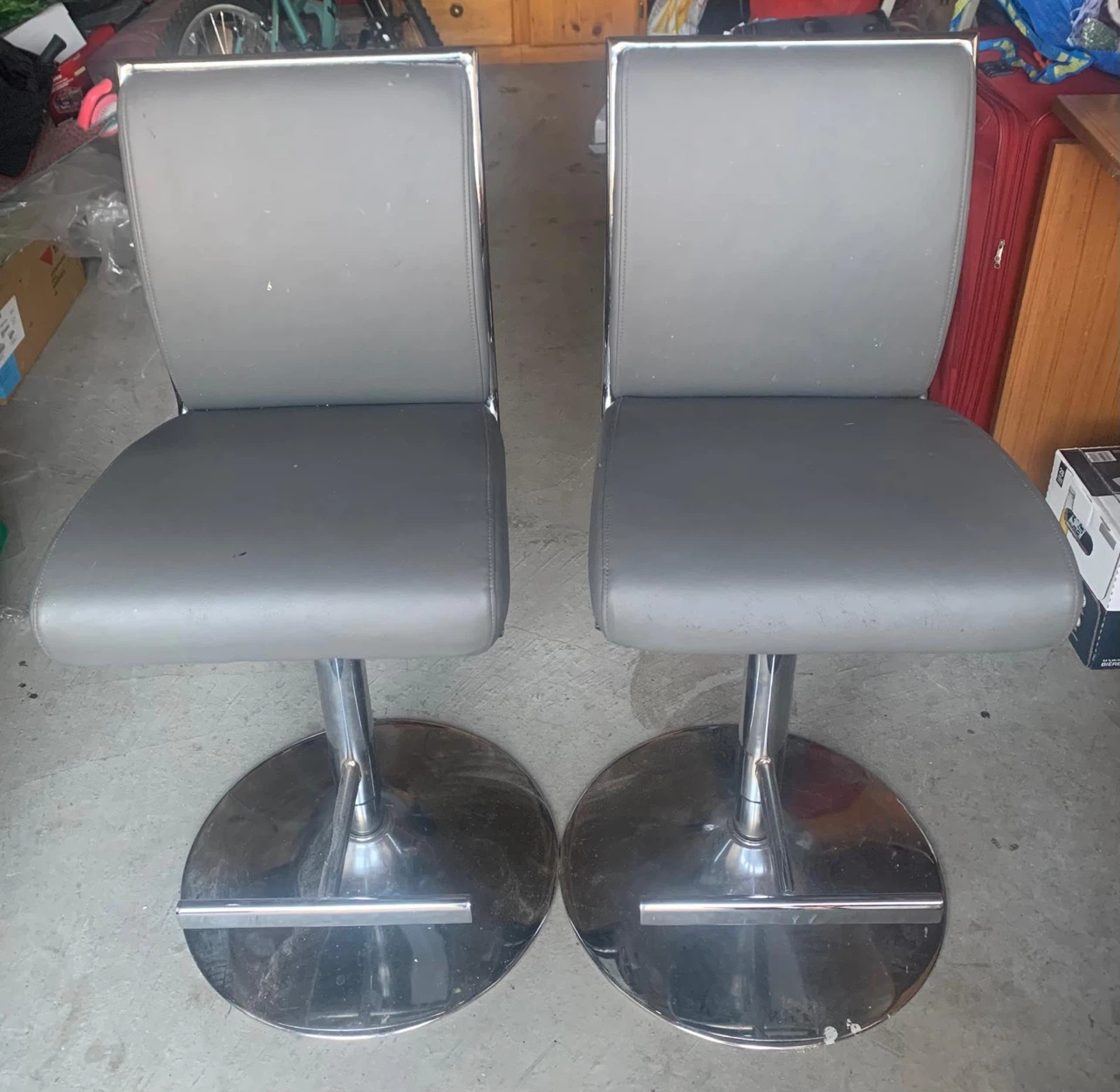 Set of 2 Grey Faux Leather Bar Stools with Chrome Base