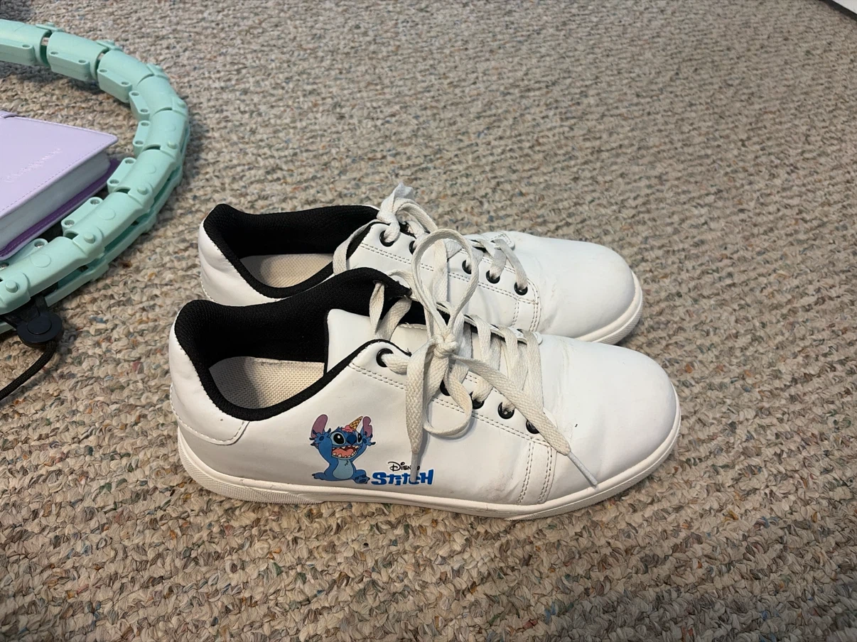 Disney Stitch White Sneakers size 9 - photo 3