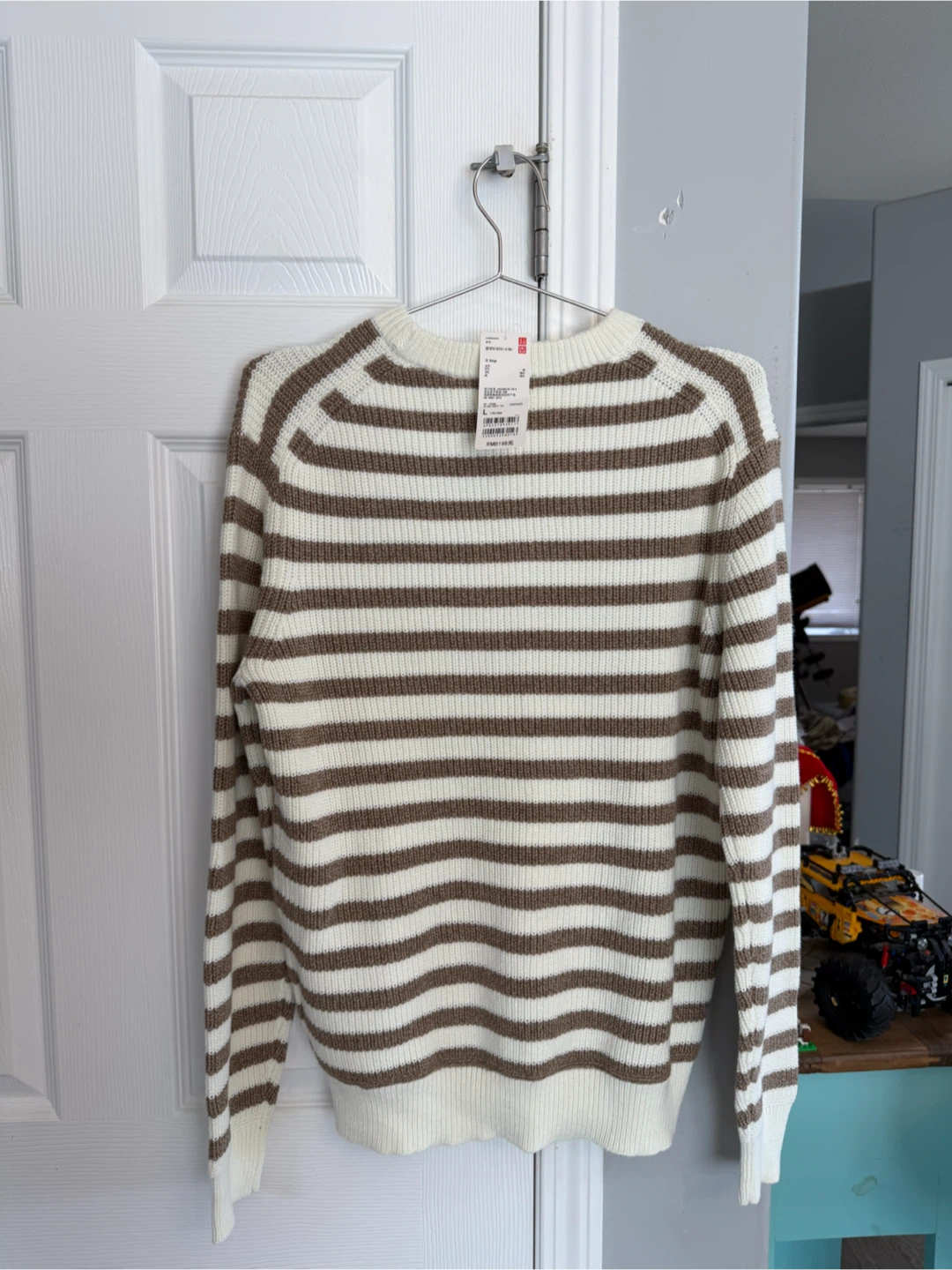 Uniqlo Striped Crewneck Sweater - photo 2