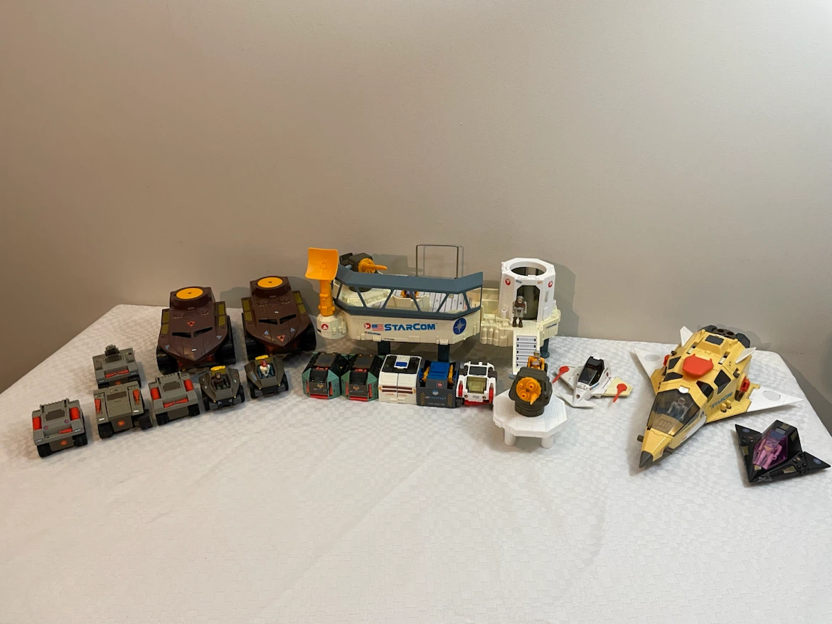 StarCom Toy Lot - Space Base & Vehicles - photo 2