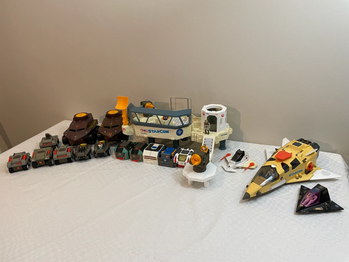 StarCom Toy Lot - Space Base & Vehicles - photo 3