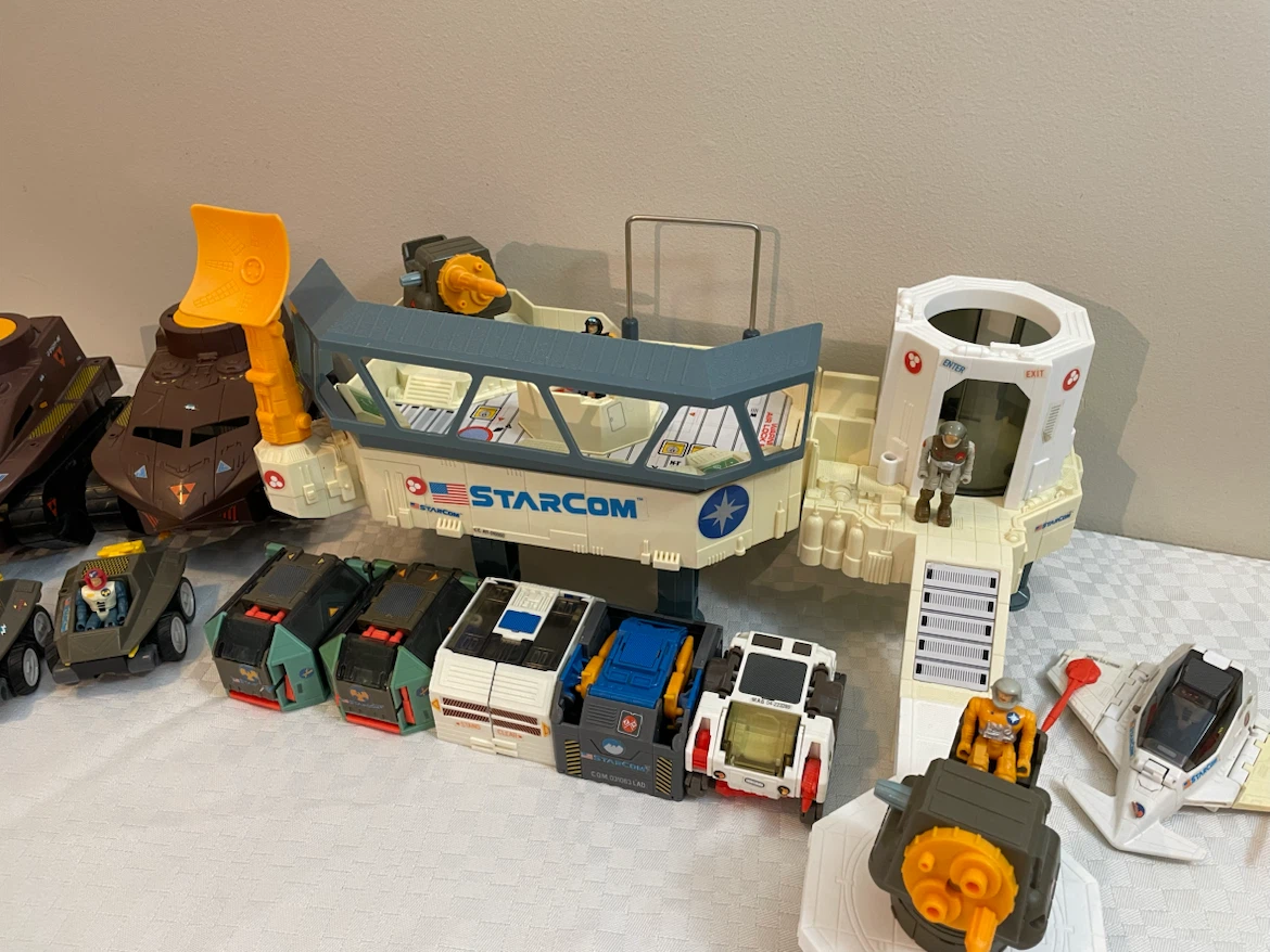 StarCom Toy Lot - Space Base & Vehicles - photo 4